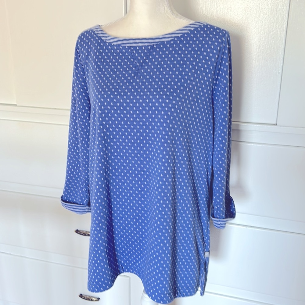 T by Talbots 3/4 sleeve blue polka dot boat neck tunic. Comfortable.